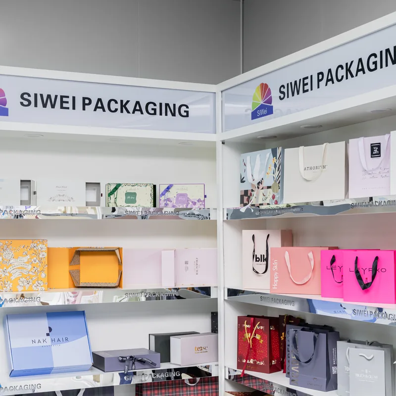 SiWei custom paper bags and gift boxes on display